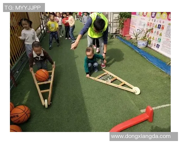 踢足球做完后我们一起分享快乐与友谊的美好时光